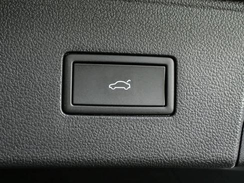 Certified 2025 Volkswagen Atlas SEL Premium R-Line image 38