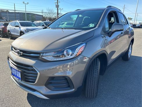 Used 2021 Chevrolet Trax LT w/ Driver Confidence Package image 5
