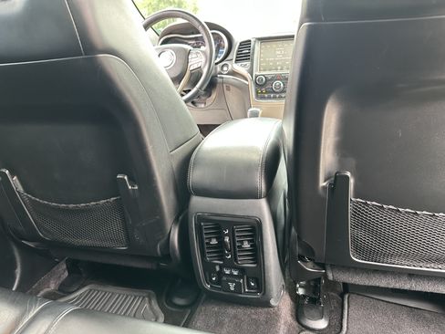 Used 2017 Jeep Grand Cherokee Limited AWD/4WD image 34