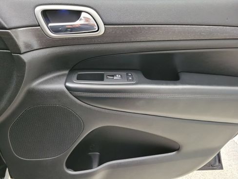 Used 2018 Jeep Grand Cherokee Altitude AWD/4WD image 23