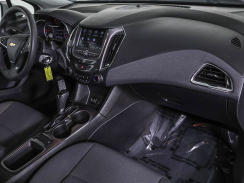 Used 2019 Chevrolet Cruze LT image 43