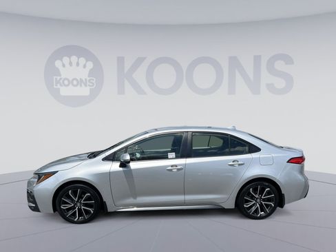 Used 2020 Toyota Corolla SE FWD image 2