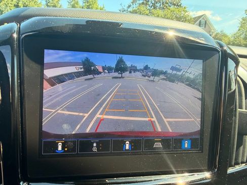 Used 2023 Chevrolet Traverse LT w/ Rear Camera Mirror Package AWD/4WD image 21