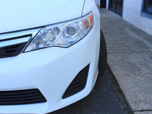 Used 2012 Toyota Camry LE image 5