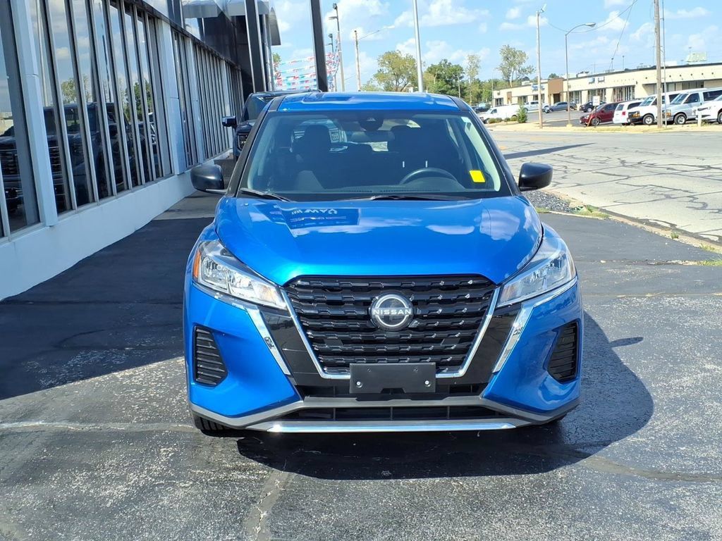 Used 2025 Nissan Kicks Play S FWD image 2