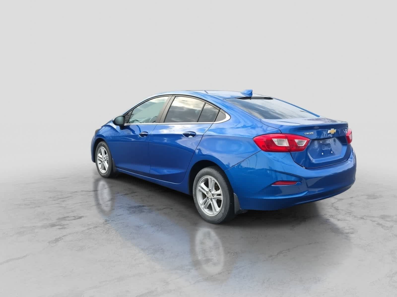 Used 2017 Chevrolet Cruze LT w/ Convenience Package FWD image 6
