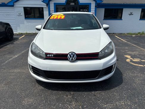 Used 2011 Volkswagen Golf 4-Door FWD image 2