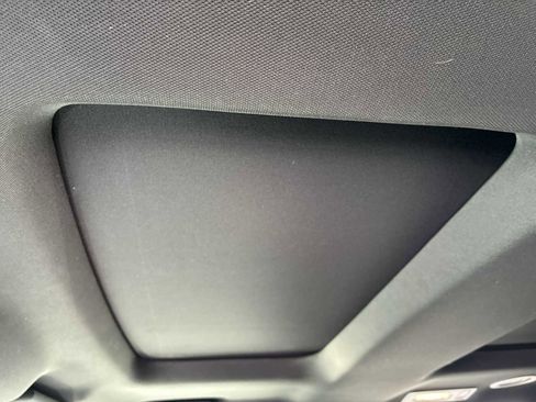 Used 2018 Ford Explorer XLT w/ Equipment Group 202A AWD/4WD image 16