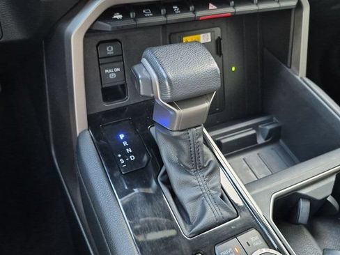 Used 2022 Toyota Tundra Limited AWD/4WD image 16