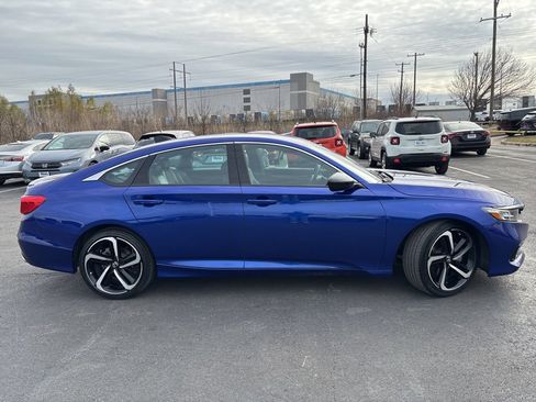 Used 2022 Honda Accord Sport image 2