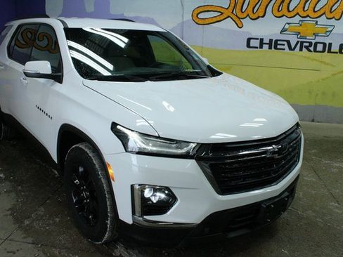Used 2023 Chevrolet Traverse LS image 2