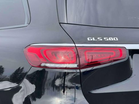 Used 2023 Mercedes-Benz GLS 450 4MATIC image 9