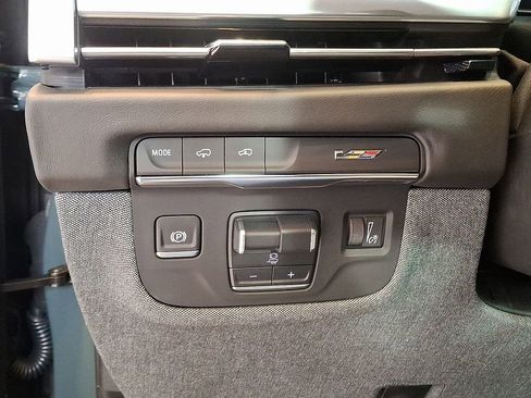 Used 2025 Cadillac Escalade V image 34