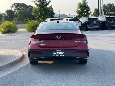 Used 2025 Hyundai Elantra Sport FWD image 6