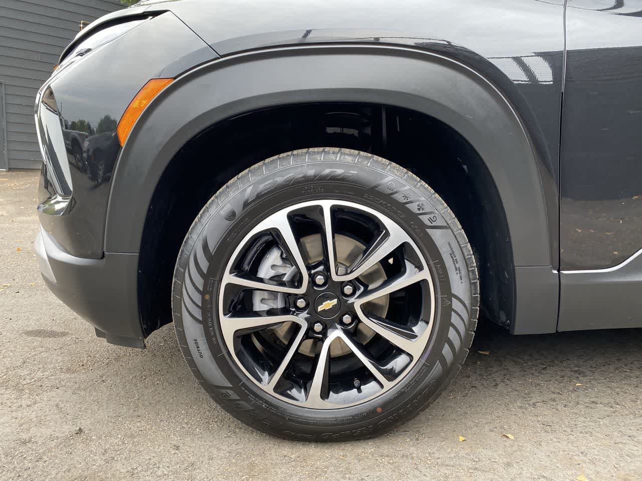 Used 2025 Chevrolet TrailBlazer LT AWD/4WD image 12
