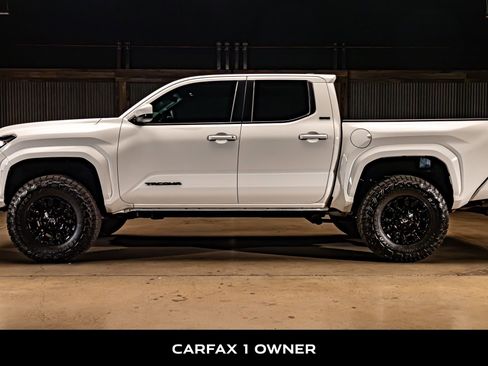 Used 2025 Toyota Tacoma SR5 AWD/4WD image 5