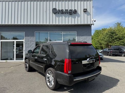 Used 2010 Cadillac Escalade Premium AWD/4WD image 3
