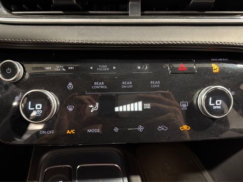 Used 2025 INFINITI QX60 Luxe AWD/4WD image 31
