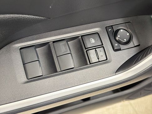 Used 2025 Toyota RAV4 LE AWD/4WD image 20