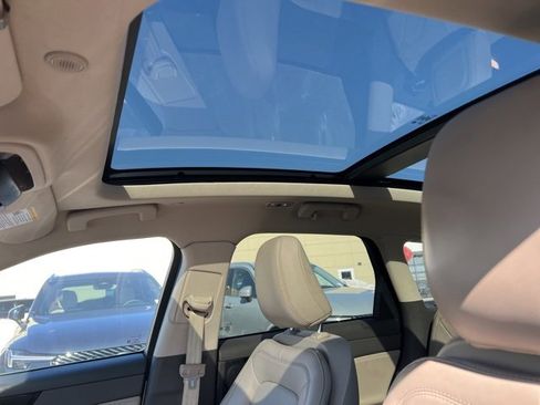 Used 2023 Lincoln Corsair AWD w/ Equipment Group 101A image 10