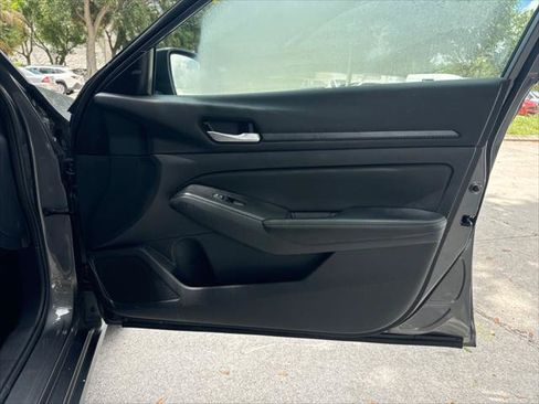 Used 2025 Nissan Altima 2.5 SV FWD image 21