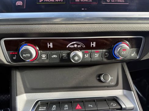 Used 2022 Audi Q3 2.0T Premium w/ Convenience Package image 16