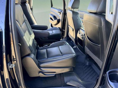 Used 2017 Chevrolet Suburban Premier image 18