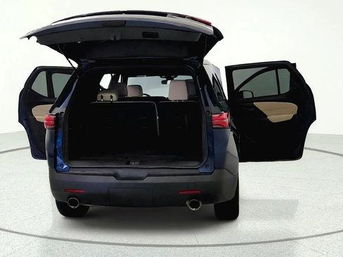 Used 2023 Chevrolet Traverse LS FWD image 11