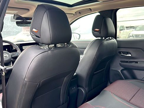New 2026 Nissan Kicks SR w/ SR Premium Package FWD image 15