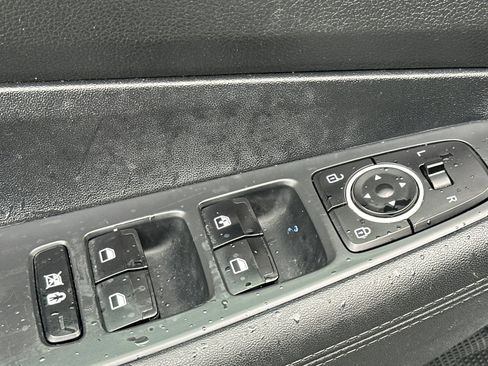 Used 2019 Hyundai Santa Fe SE image 11