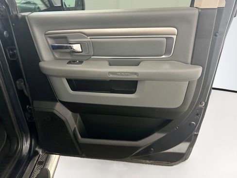 Used 2020 RAM 1500 Classic SLT AWD/4WD image 31