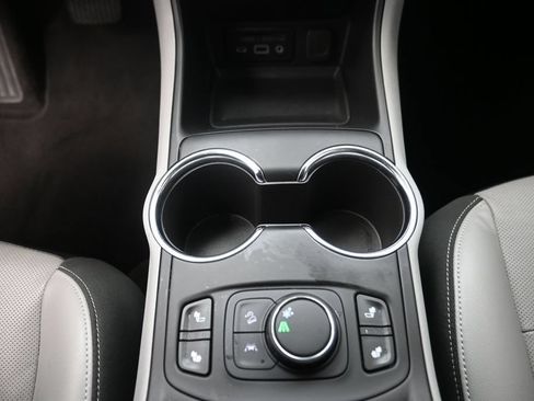 Used 2024 GMC Terrain SLT FWD image 10