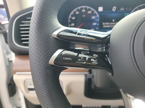 New 2026 Mercedes-Benz GLS 450 4MATIC image 22