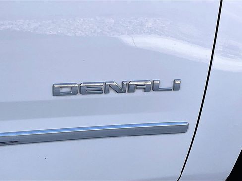 Used 2019 GMC Yukon Denali image 8