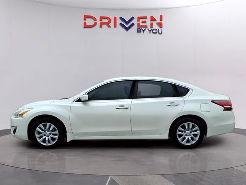 Used 2015 Nissan Altima 2.5 S w/ Power Driver Seat Package image 2