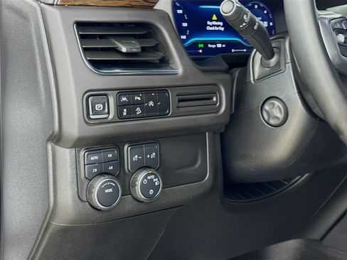 Used 2024 Chevrolet Suburban Premier image 10