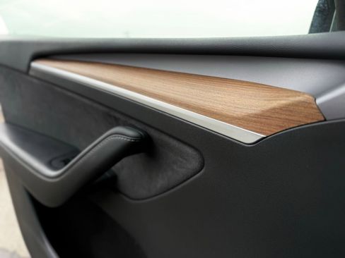 Used 2024 Tesla Model Y Long Range image 13