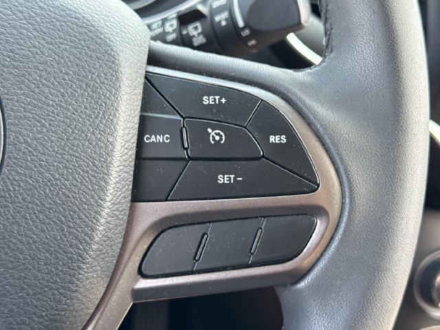 Used 2020 Jeep Cherokee Latitude Plus AWD/4WD image 29