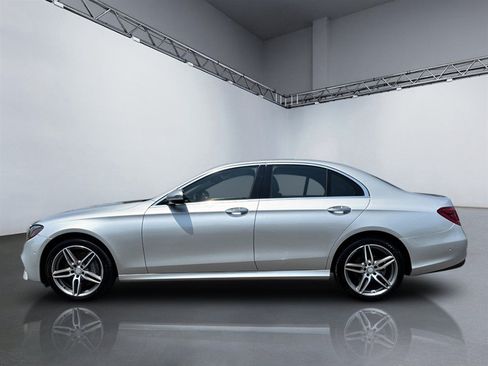Used 2017 Mercedes-Benz E 300 4MATIC image 2