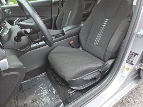 Used 2025 Hyundai Elantra SEL FWD image 27