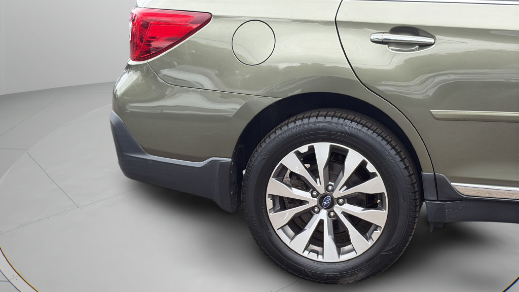 Used 2018 Subaru Outback 2.5i Touring AWD/4WD image 29