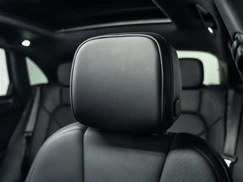 Used 2025 Porsche Macan image 18