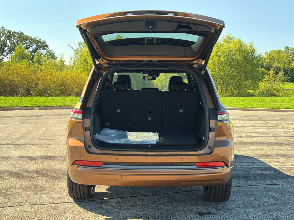 New 2027 Jeep Grand Cherokee Limited AWD/4WD image 38