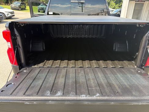 Used 2022 Chevrolet Silverado 1500 High Country w/ Technology Package AWD/4WD image 9