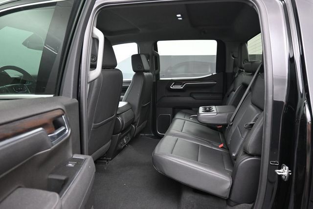 Used 2025 GMC Sierra 1500 SLT AWD/4WD image 6