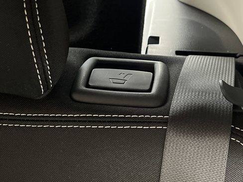 Used 2025 Hyundai Venue SEL FWD image 14