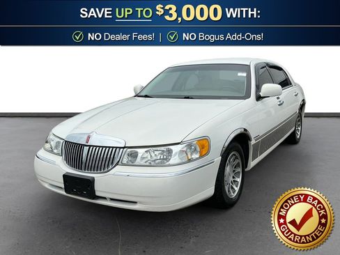 Used 2002 Lincoln Town Car Signature RWD image 1