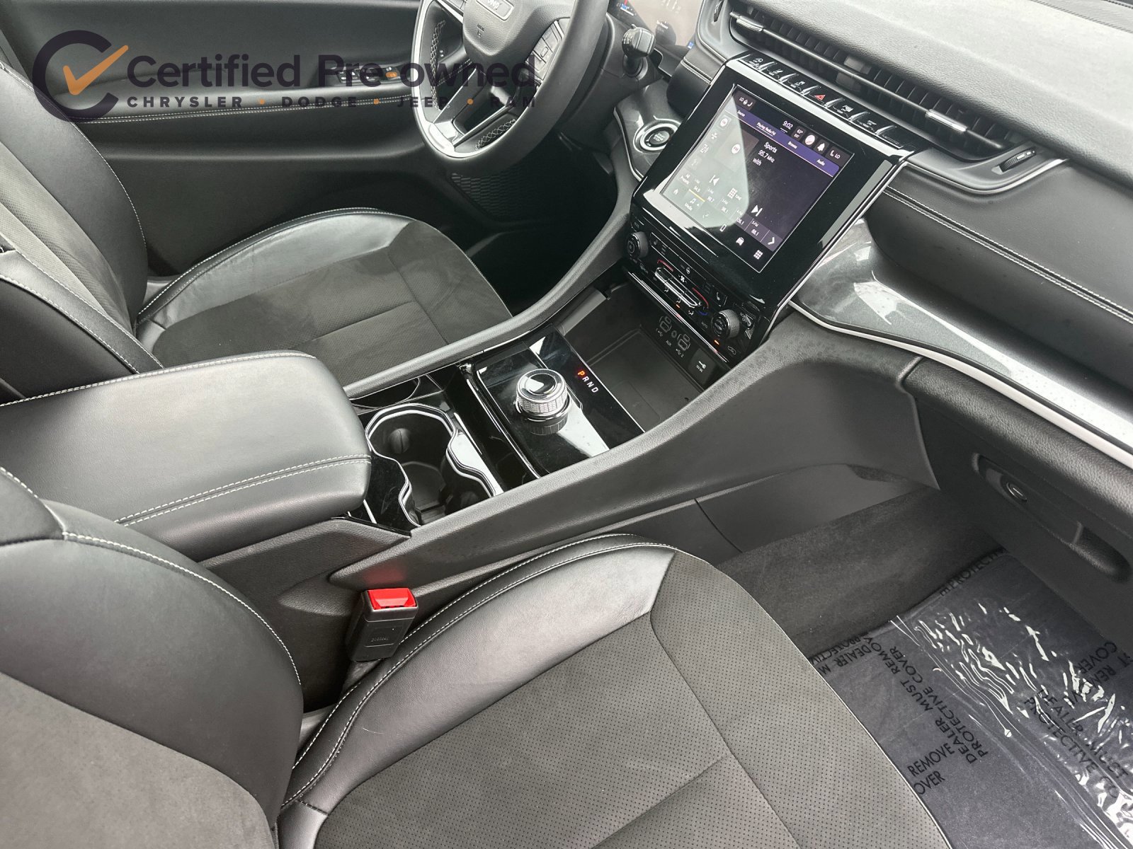 Used 2023 Jeep Grand Cherokee Altitude AWD/4WD image 17