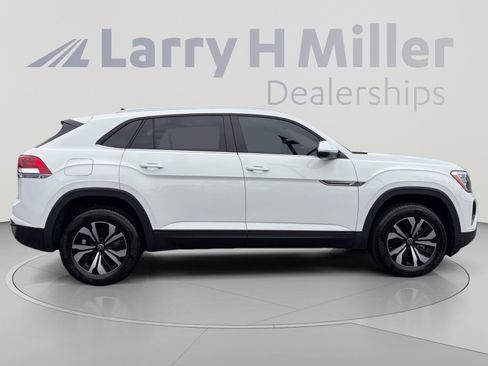 Certified 2024 Volkswagen Atlas Cross Sport SE AWD/4WD image 6
