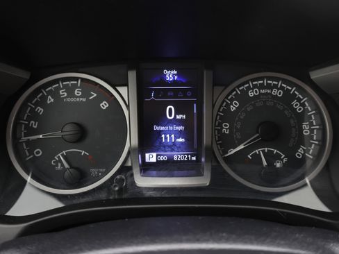 Used 2018 Toyota Tacoma SR5 AWD/4WD image 10